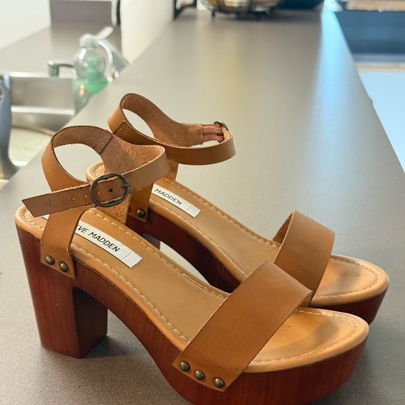 Steve Madden Tan Platform Shoes with Wooden Heel - Picture 1 of 6